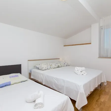 Διαμέρισμα Courtyard Seafront House *