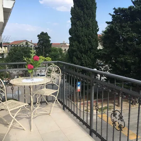 Courtyard Seafront House * Kaštela