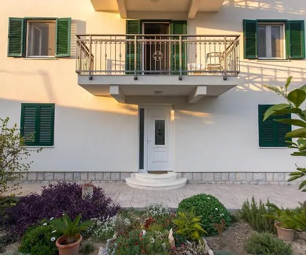 Courtyard Seafront House Διαμέρισμα