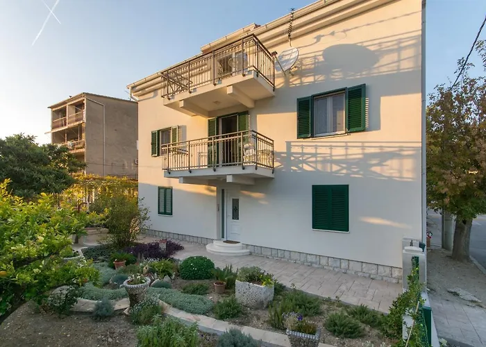 Courtyard Seafront House Διαμέρισμα Kaštela