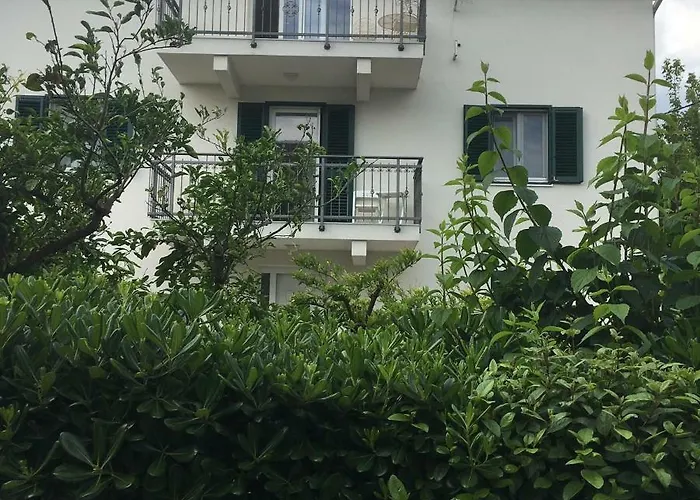 Διαμέρισμα Courtyard Seafront House *
