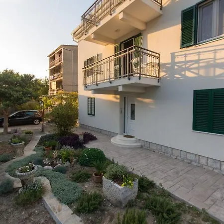 Courtyard Seafront House Apartment
