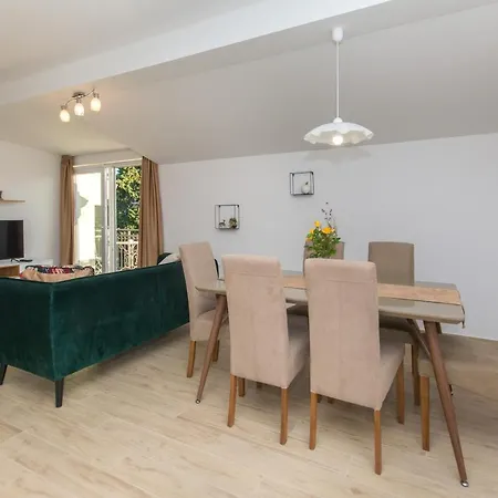 Apartment Courtyard Seafront House *