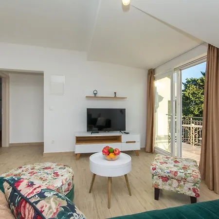 Courtyard Seafront House Appartamento *