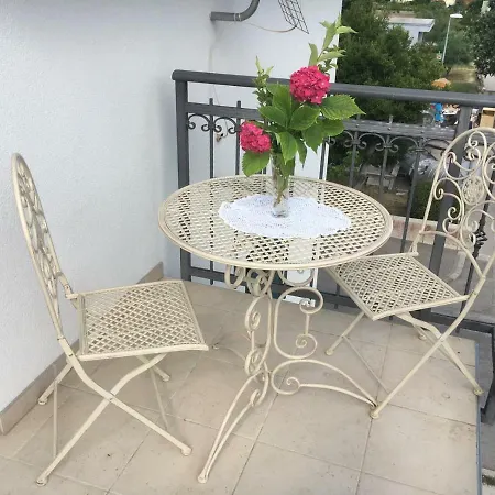 Courtyard Seafront House * Kastela
