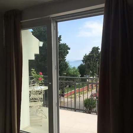 Courtyard Seafront House *