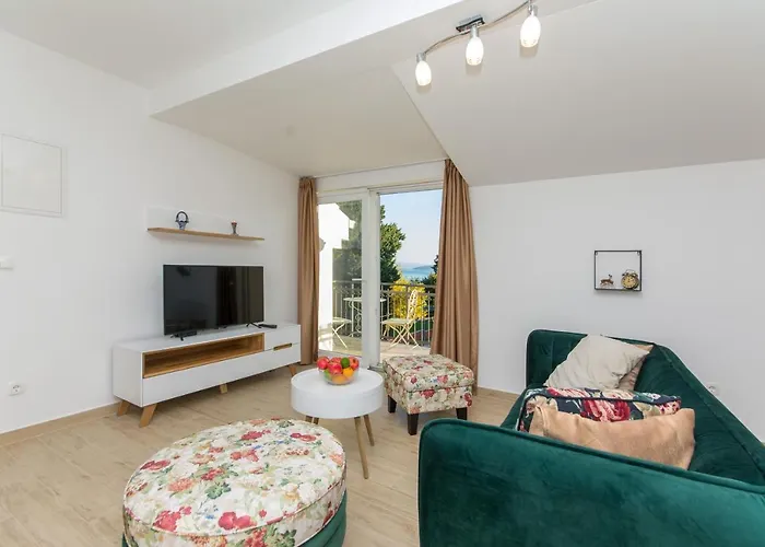 Courtyard Seafront House Appartamento Kaštela