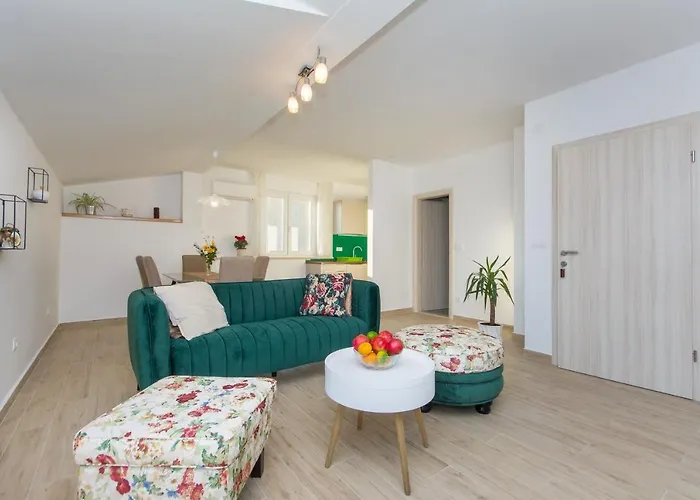 Courtyard Seafront House Appartamento