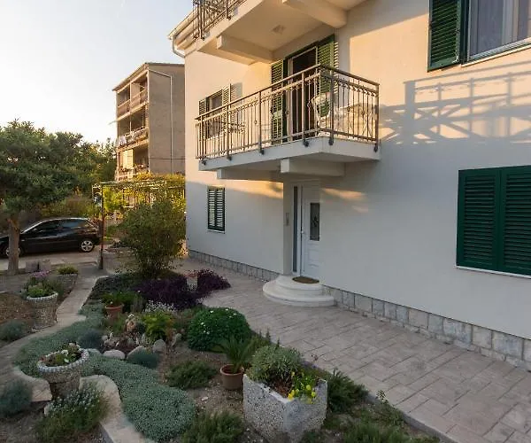 Courtyard Seafront House Lejlighed