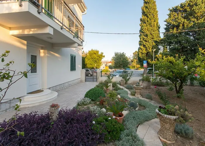 Courtyard Seafront House Lejlighed