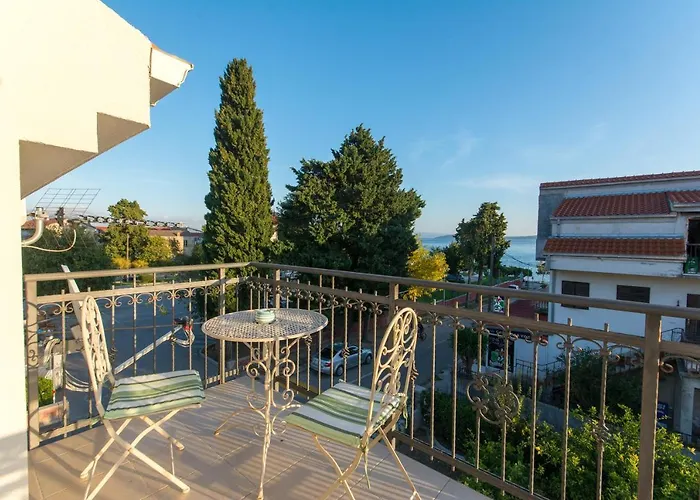 Courtyard Seafront House * Kaštela