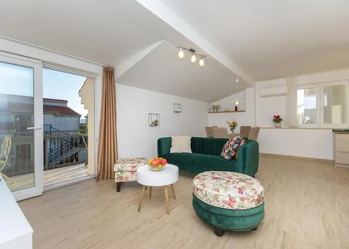 Appartamento Courtyard Seafront House Kaštela