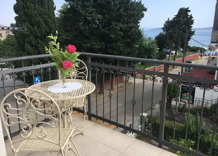 Courtyard Seafront House 아파트 Kaštela
