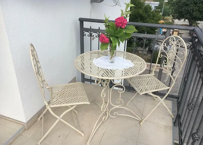 Courtyard Seafront House * Kaštela