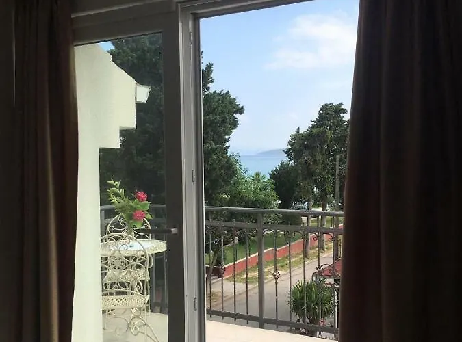 Courtyard Seafront House *